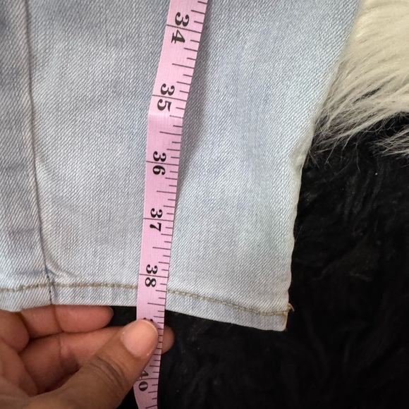 EUC Old Navy Super Skinny Mid Rise Jeans - Picture 6 of 6